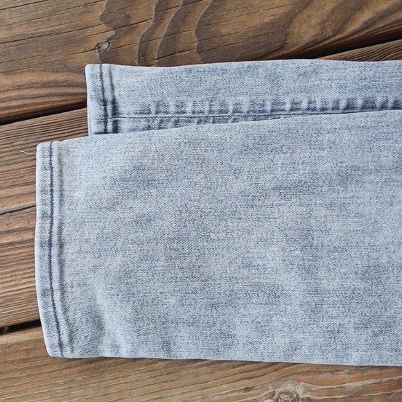 American Eagle women's gray distressed jeans size 30 x 32 - Picture 3 of 13